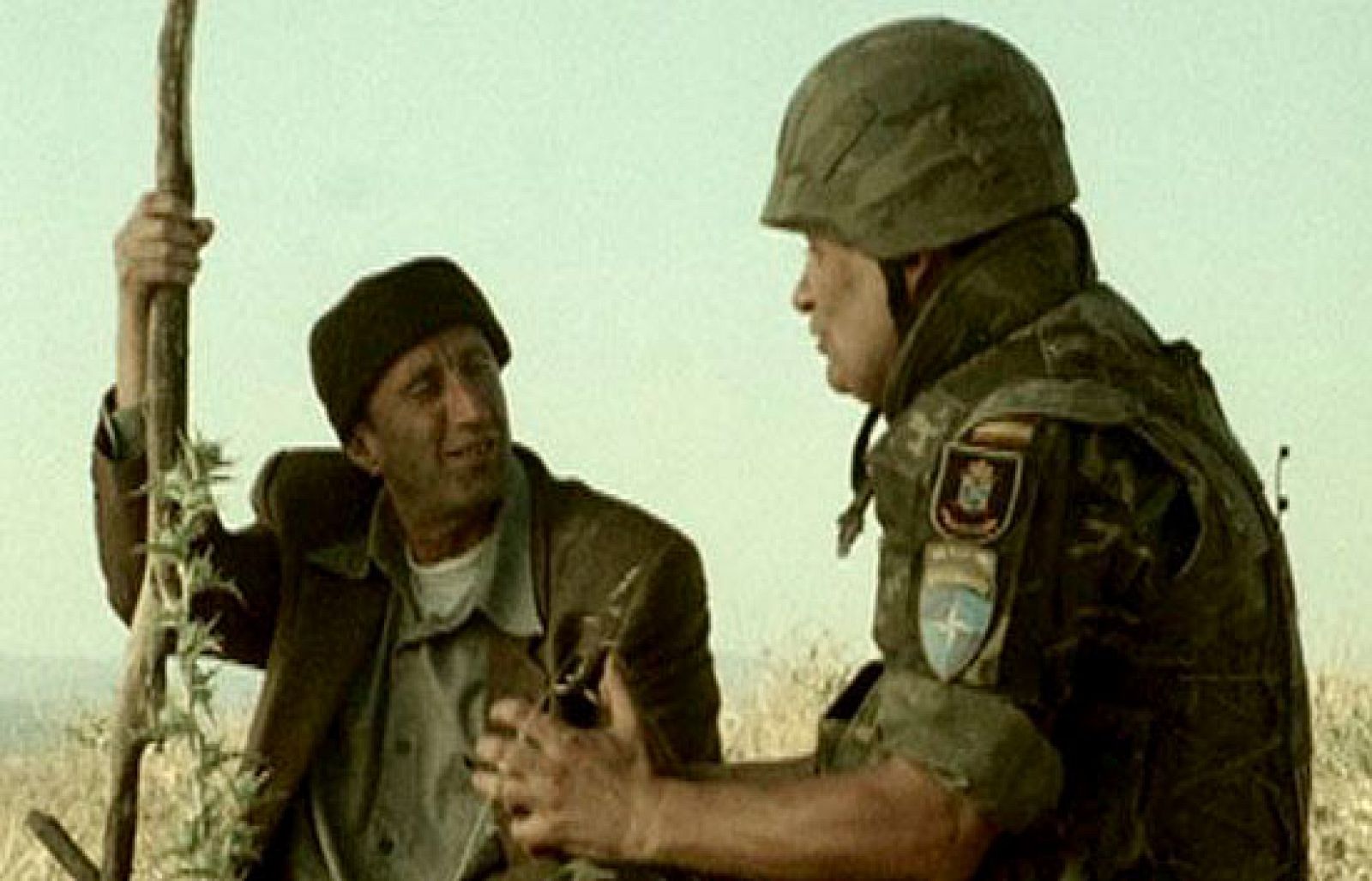 El nuevo anuncio televisivo del Atlético de Madrid pretende erradicar la imagen de 'pupas' que siempre ha acompañado al club. Con el drama de Kosovo como trasfondo, el 'spot' celebra la vuelta del equipo a la Liga de Campeones.