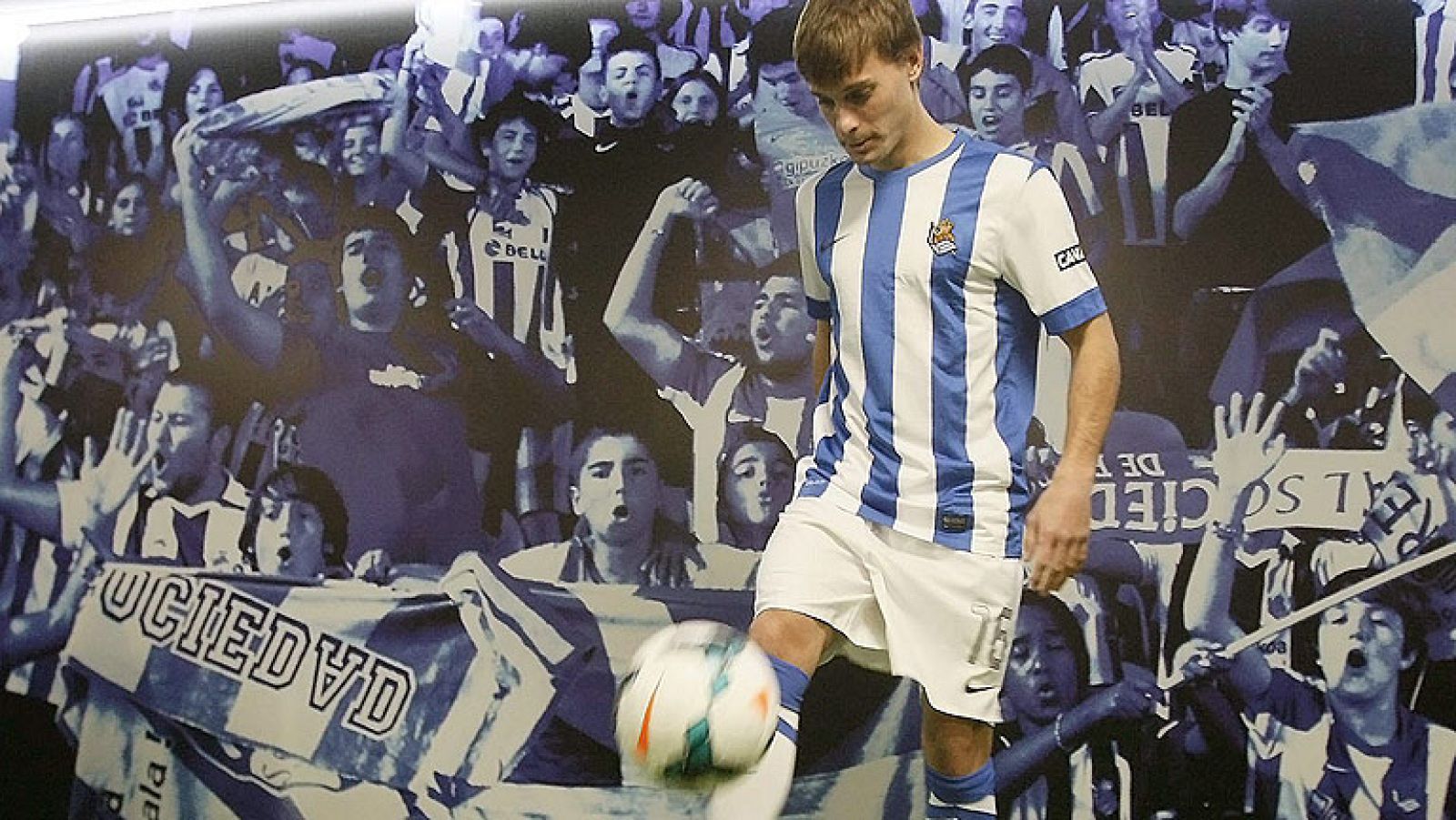 A la espera de conocer si jugará ya contra el Barcelona en Copa, Sergio Canales ya se entrena con la Real Sociedad tras llegar traspasado del Valencia.