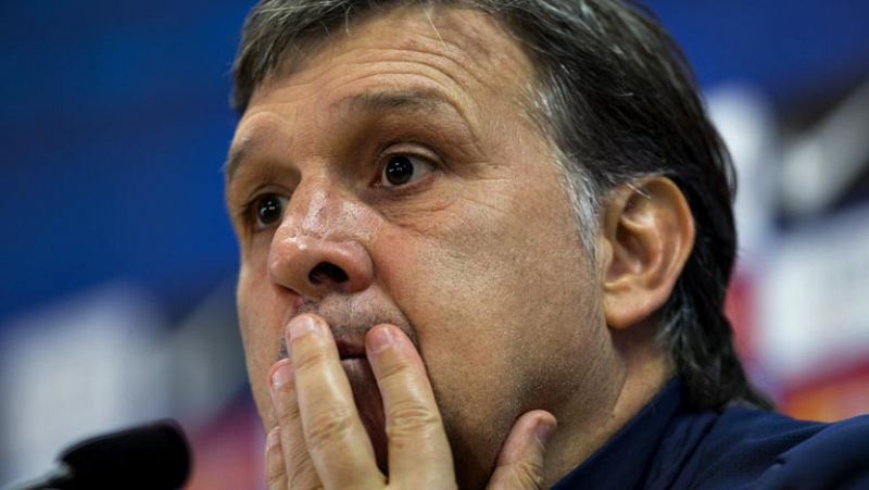 El entrenador del FC Barcelona, Gerardo 'Tata' Martino, ha  comentado este martes que descartarles en la lucha por la Liga BBVA  después de una derrota contra el Valencia (2-3) que llegó por unos  malos 45 minutos le parece cuanto menos "apresurado" 