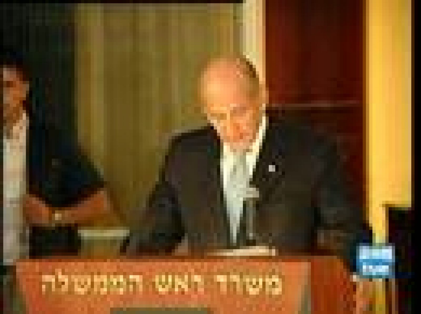 El Primer Ministro israelí Ehud Olmert, comparece por sorpresa en su residencia de Jerusalén para anunciar que no se presentará a las primarias de su partido.