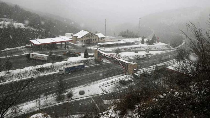 Cielo nuboso, viento en costa y montaña y cota de nieve en 1.000 metros