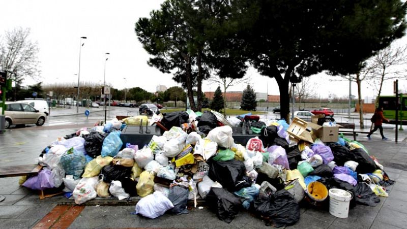 Fin de la huelga de basuras en Alcorcón al aceptar los empleados el pacto entre empresa y sindicatos
