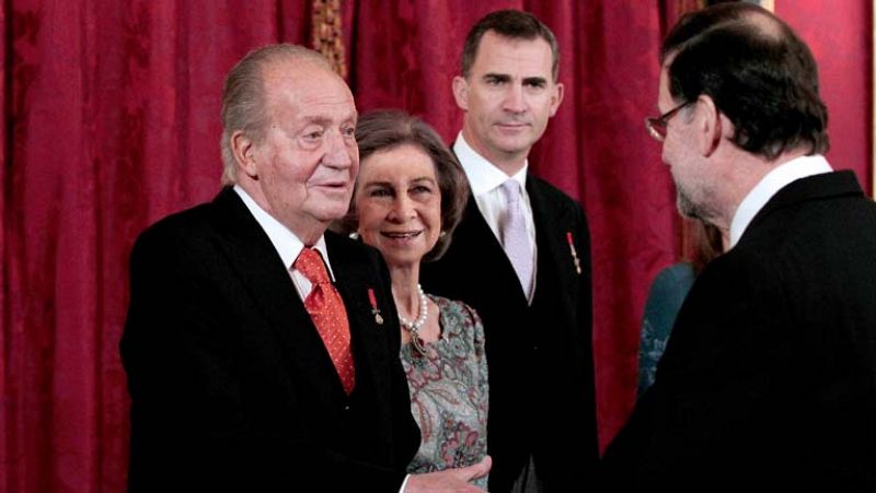 El Rey dice "que hay motivos para el optimismo económico" en la recepción del Palacio Real 