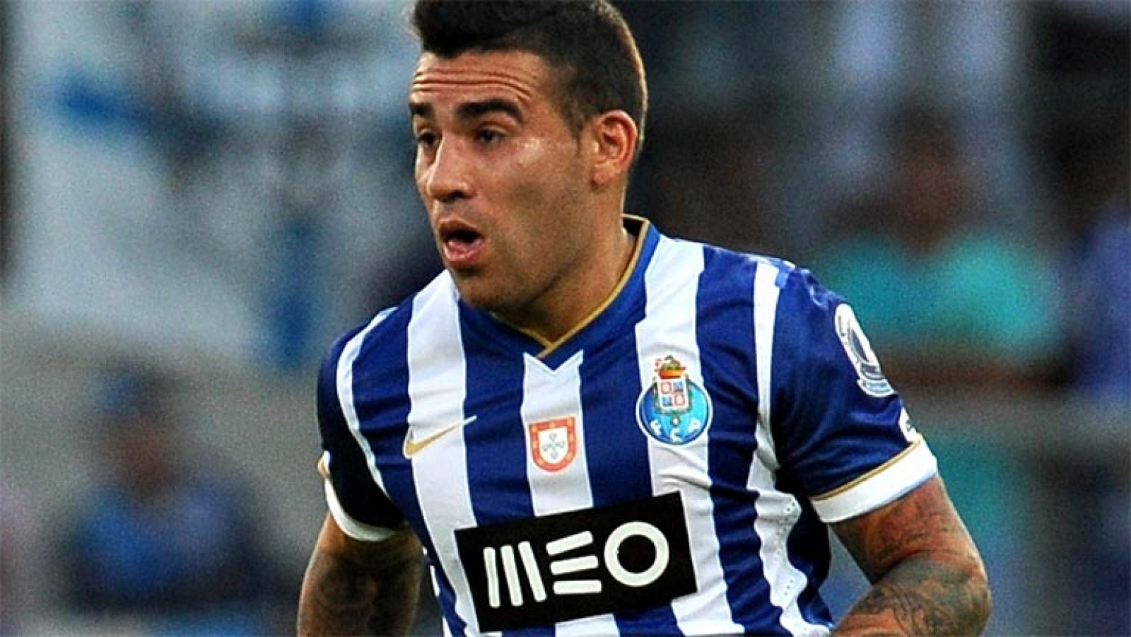 Lo que ha pasado con el fichaje de Otamendi por el Valencia es inexplicable. Una vez firmado el traspaso, en el Valencia se han dado cuenta de que no puede jugar esta temporada porque ocupa plaza de extracomunitario. El futbolista, que tampoco puede