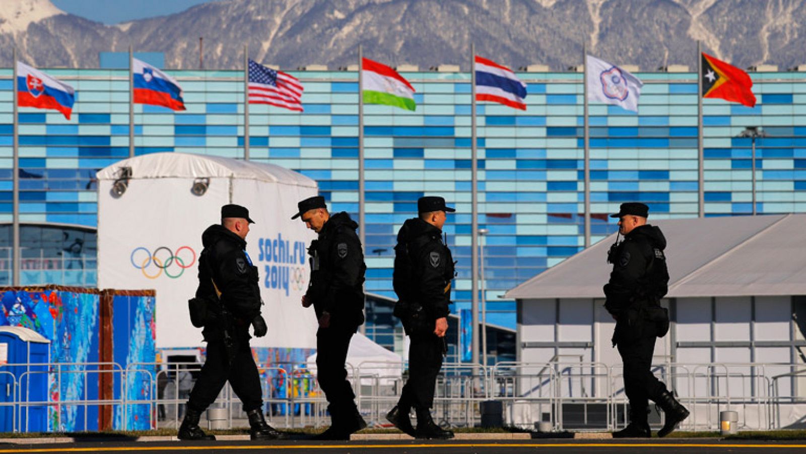 Telediario 1: Sochi extrema las medidas de seguridad a 24 horas del inicio de los juegos | RTVE Play