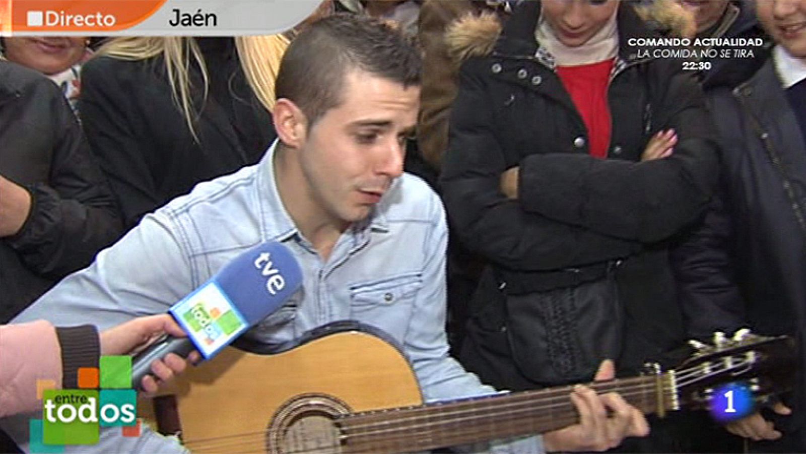 Entre Todos - Josemi Herrero canta en la inauguración del negocio de Lebhib