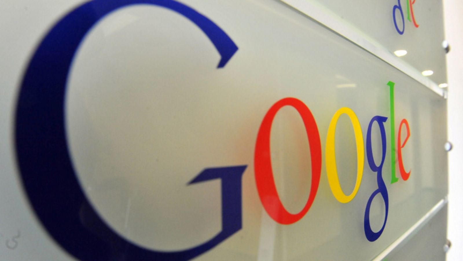 Telediario 1: La CE no sancionará a Google porque la compañía garantizará la competencia en los resultados de sus búsquedas  | RTVE Play