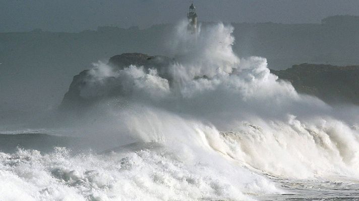 Una nueva ciclogénesis explosiva deja en alerta a una treintena de provincias por fuertes vientos