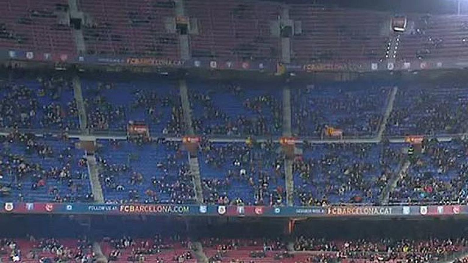 Telediario 1: Baja la afluencia de público al Camp Nou | RTVE Play