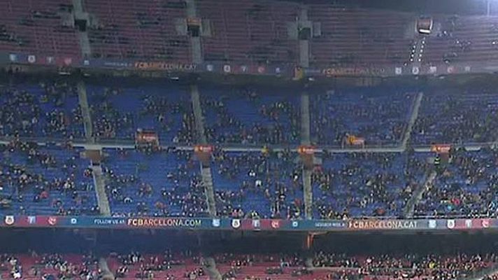 Telediario 1 - Baja la afluencia de público al Camp Nou