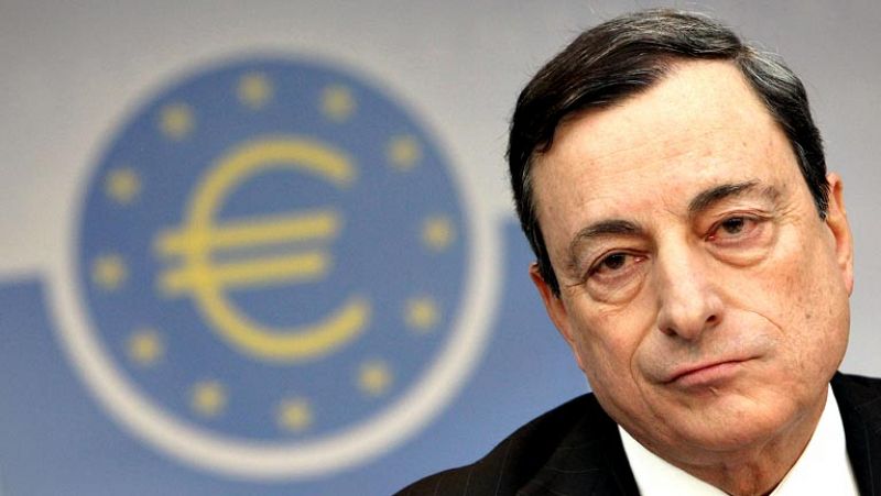 Draghi dice que la inflación seguirá baja en la zona euro e insiste en que está listo para actuar