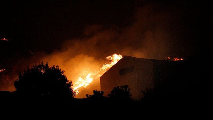 Sigue activo y con fuerza el incendio declarado en el término de Gilet, en Valencia