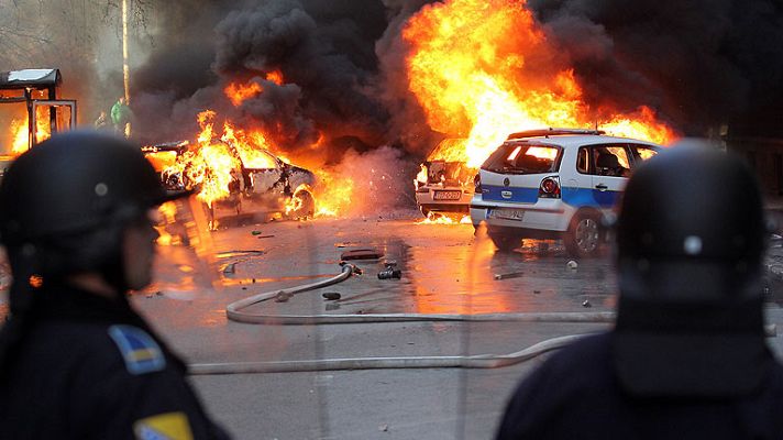 Informativo 24h - Los manifestantes atacan en Sarajevo la sede de la presidencia bosnia