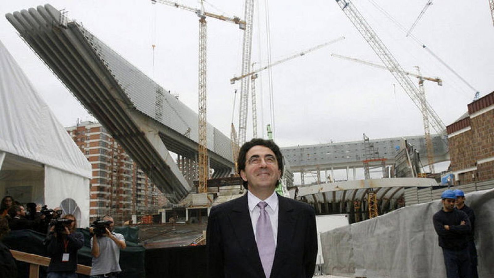Telediario 1: Condenan a Calatrava a pagar tres millones por la obra del Palacio de Congresos de Oviedo | RTVE Play