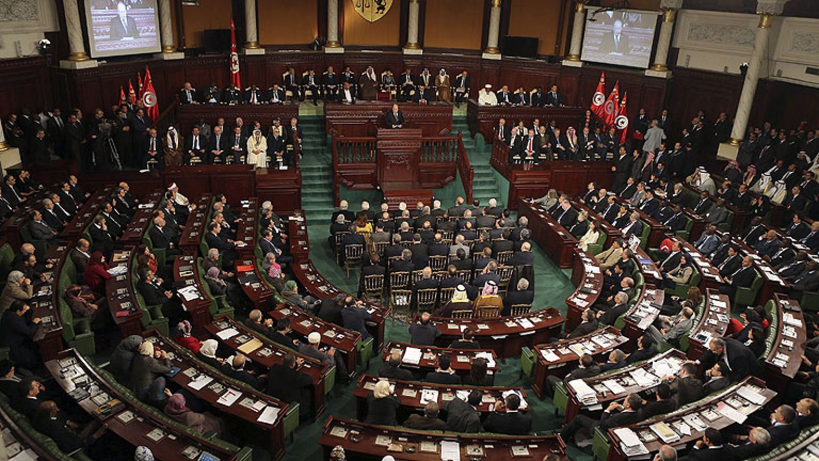 Túnez celebra entre dignatarios la adopción de su Constitución democrática | Ver