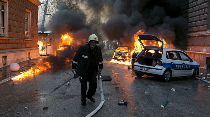 Manifestantes atacan en Sarajevo la sede de la presidencia bosnia