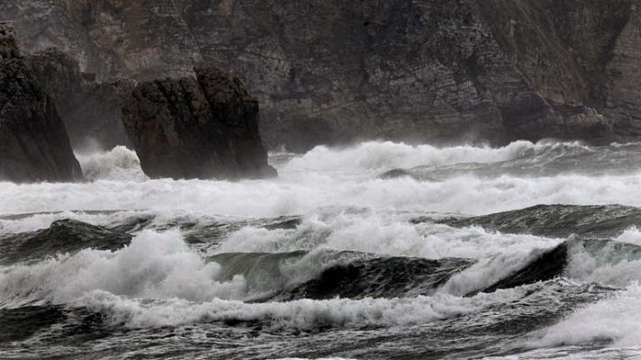 Telediario 1 - Alerta roja en el Cantábrico