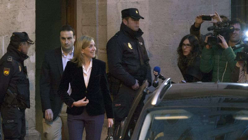 La infanta Cristina  deja el juzgado después de seis horas de comparecencia