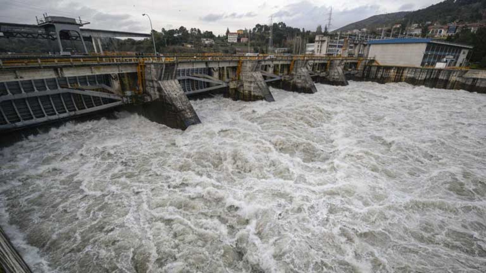 San Sebastián se prepara para un nuevo temporal mientras se recupera del anterior