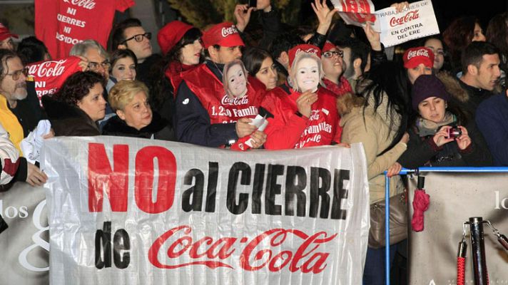 Protestas a la entrada de los Premios Goya 2014