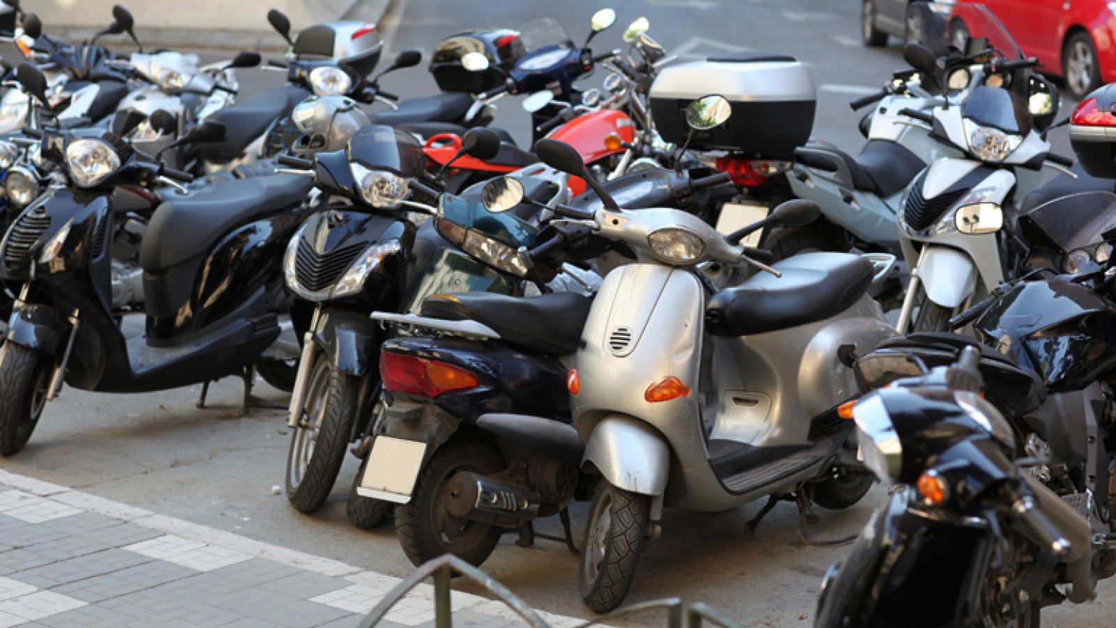 Telediario 1: El sector de las motocicletas es uno de los que más ha sufrido los efectos de la crisis | RTVE Play