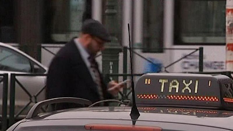 Buscan a falsos taxistas que violaron a una veintena de mujeres en Bruselas 