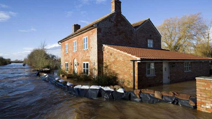 Telediario 1 - Continúa el temporal en Reino Unido