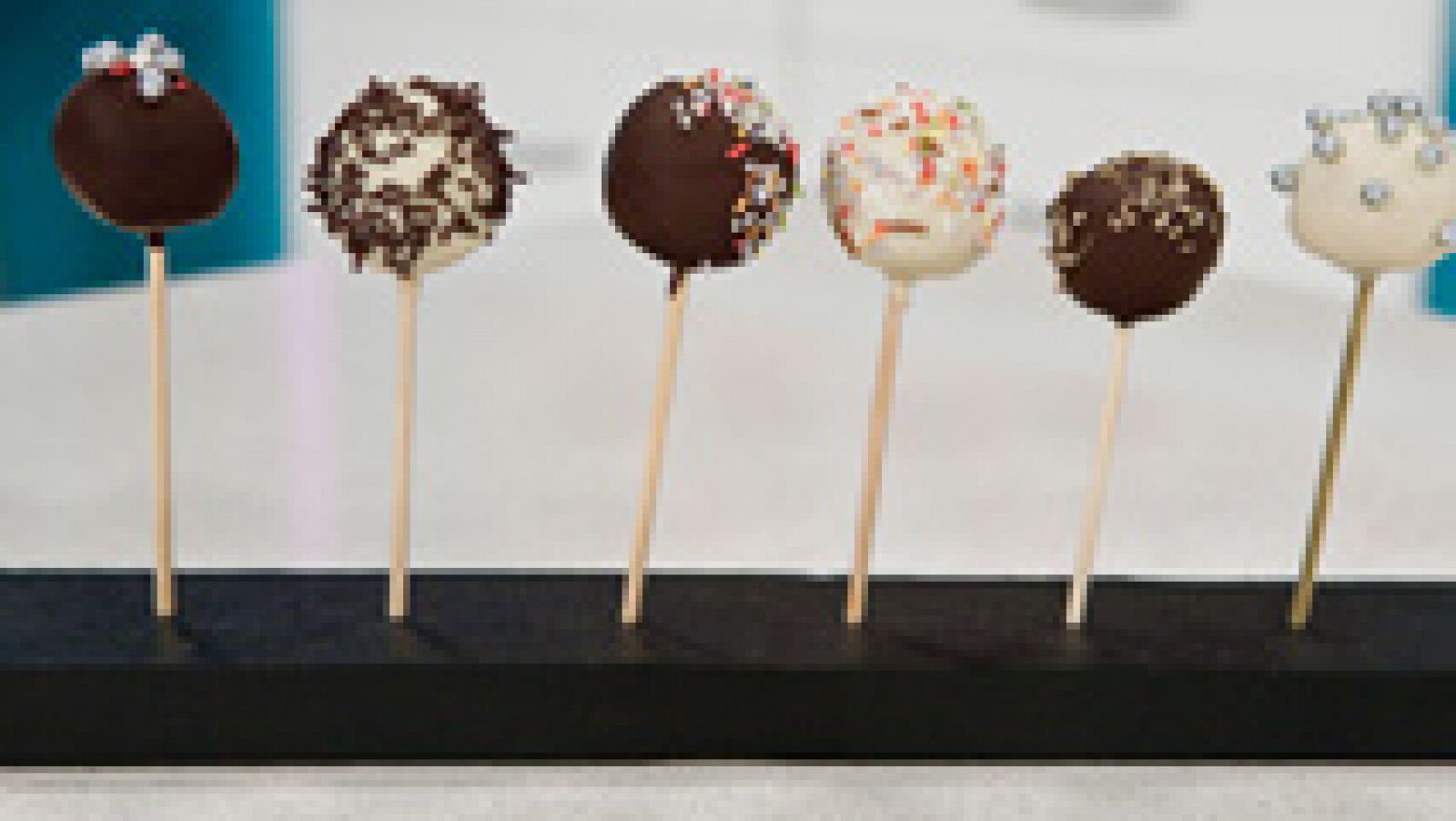 Aprovechar bizcochos duros y convertir en pops cakes