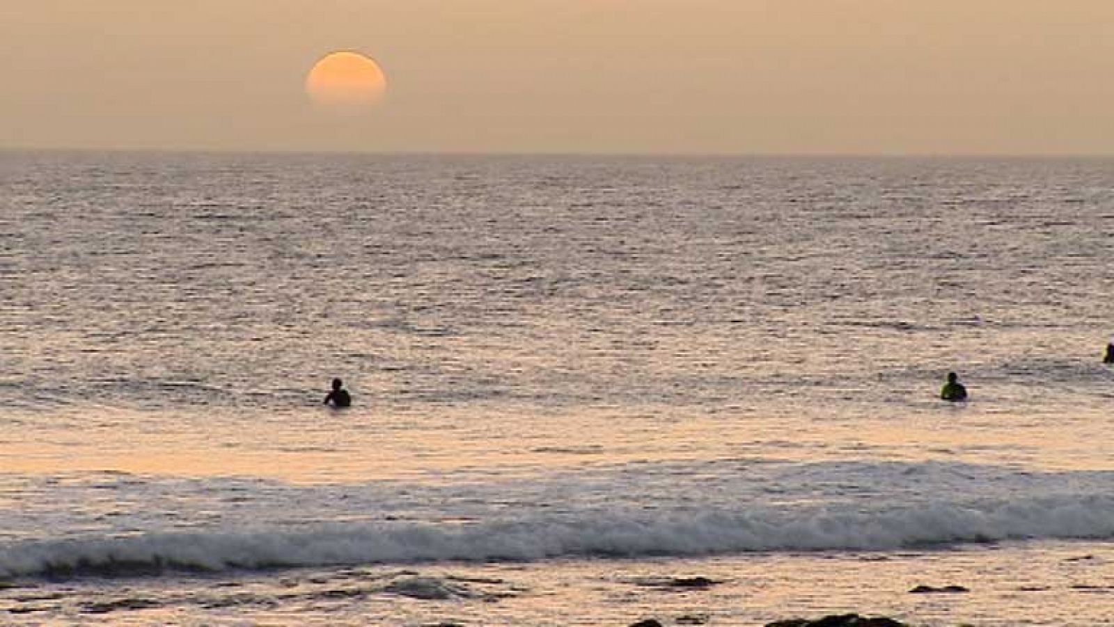 El tiempo: Nubes e intervalos de viento fuerte en el litoral de Galicia | RTVE Play