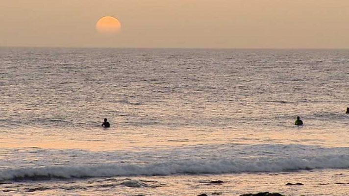 El tiempo - Nubes e intervalos de viento fuerte en el litoral de Galicia