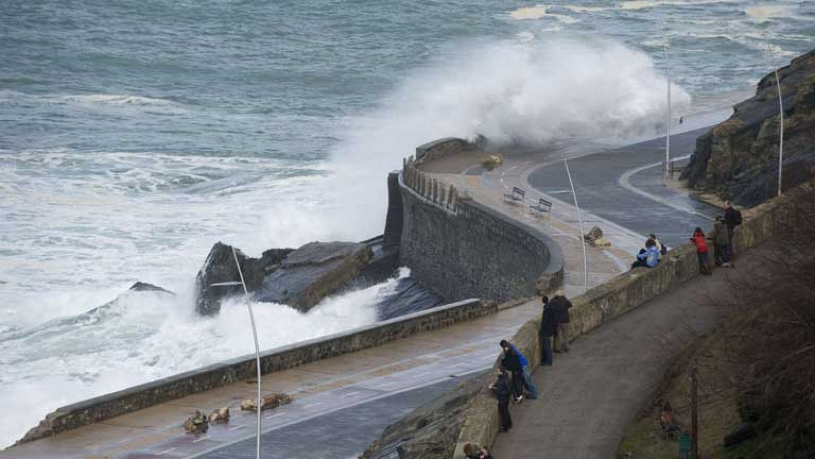 El tiempo: Viento fuerte en el litoral  | RTVE Play