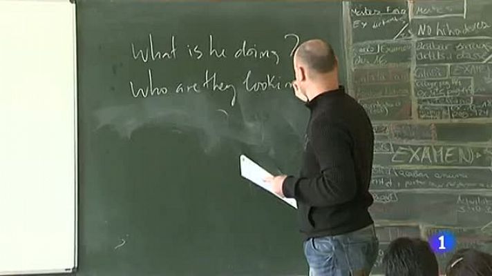 Telediario 1 - Licenciados sin trabajo cualificado