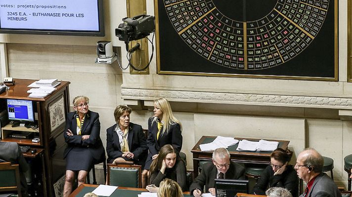Telediario 1 - El Parlamento de Bélgica despenaliza la eutanasia infantil