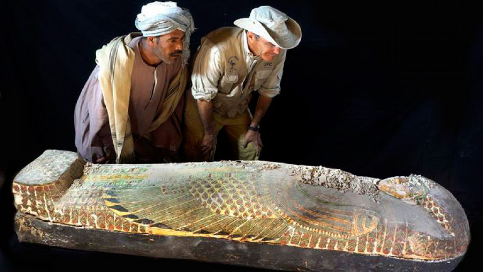 Telediario 1: Descubren en Egipto un ataúd intacto con una momia del año 1600 a.C. | RTVE Play