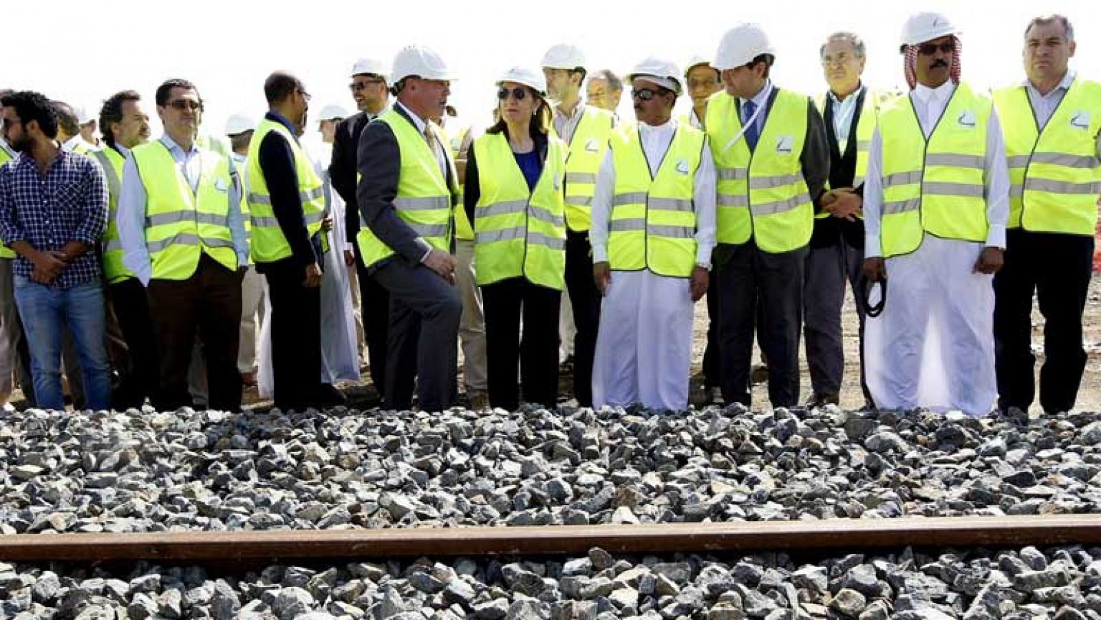 Ana Pastor visita las obras del AVE que unirá La Meca con la ciudad de Medina