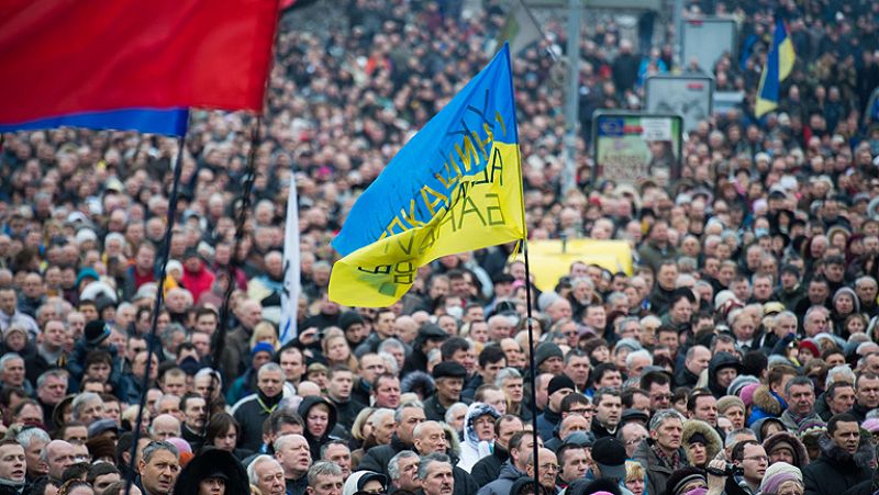 Los opositores ucranianos desalojan el Ayuntamiento de Kiev