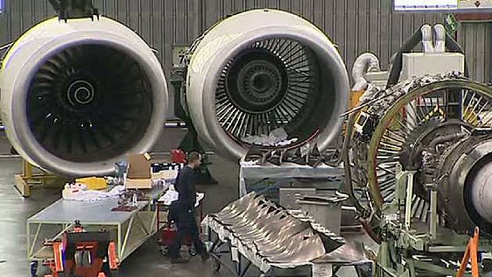 Los aviones comerciales pasan revisiones cada diez años