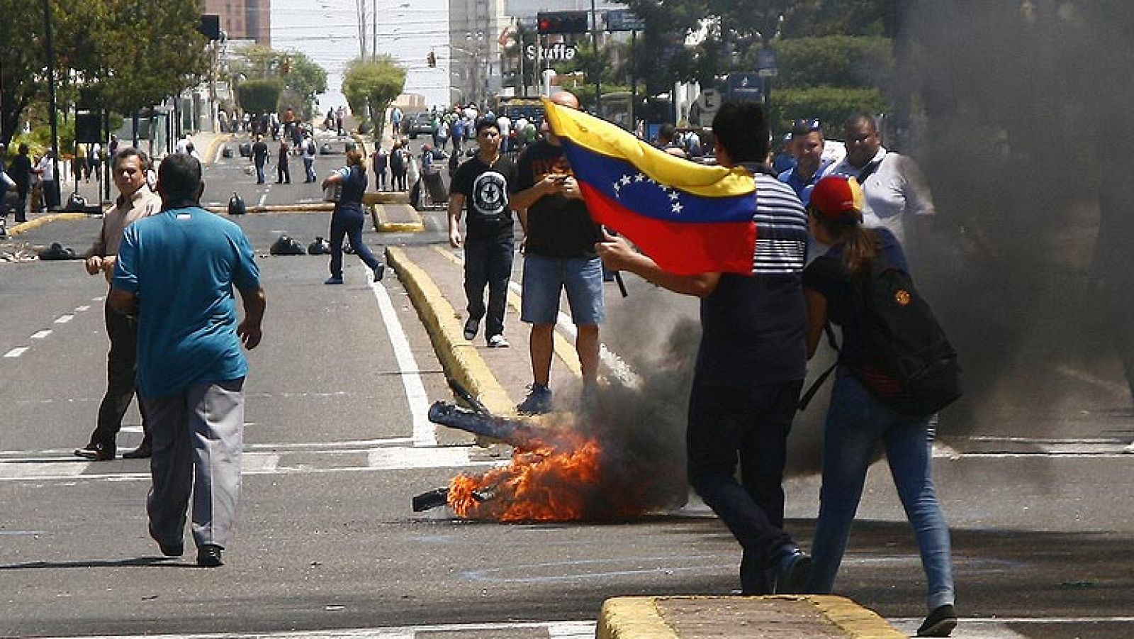 Telediario 1: Manifestaciones en Venezuela  | RTVE Play