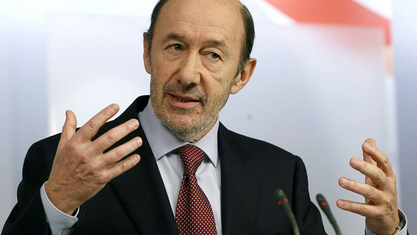 Rubalcaba cree que la actuación de la Guardia Civil en Ceuta Es "imposible de defender"