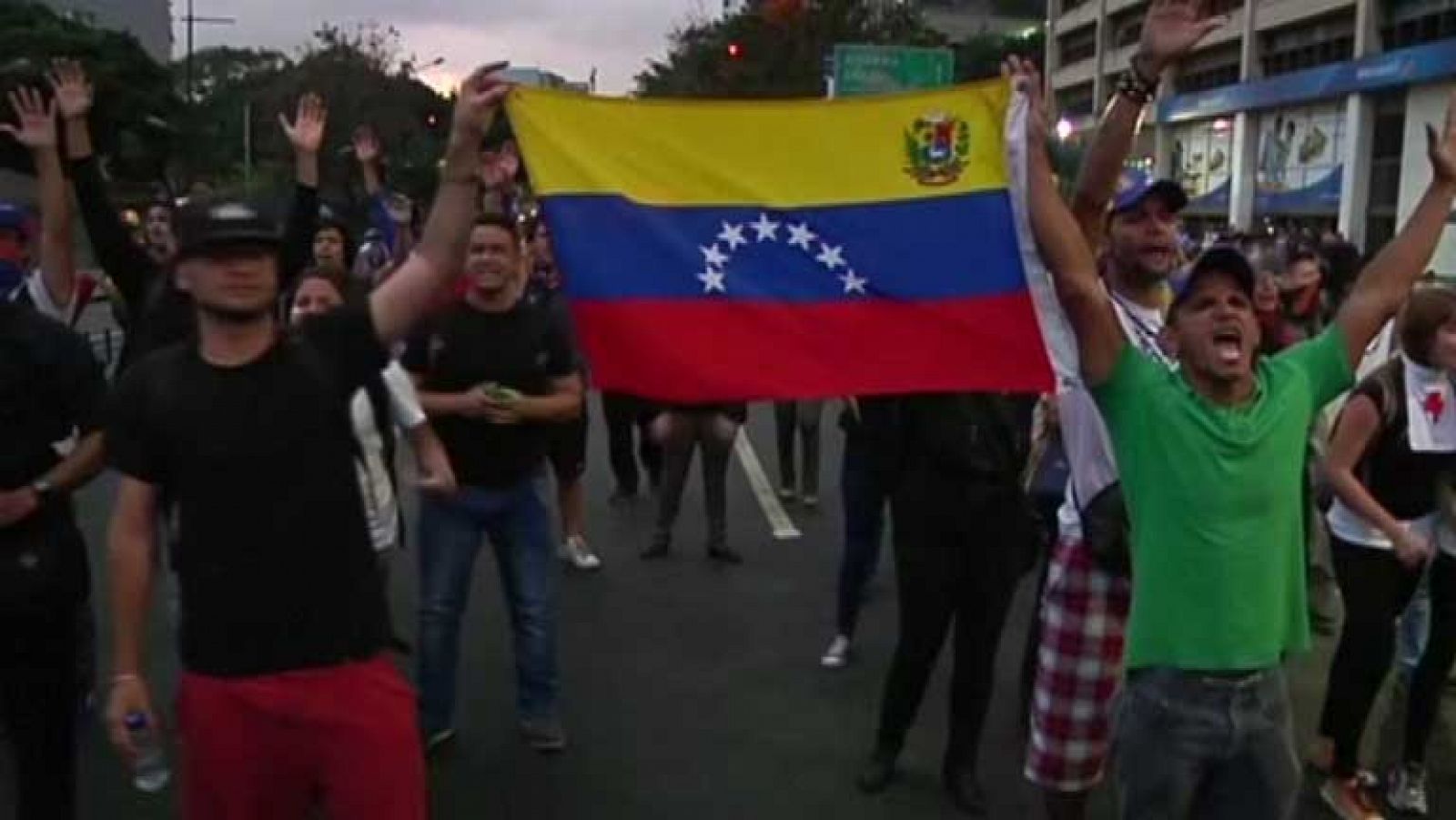 La oposición celebra una marcha en Venezuela para entregarse a la fiscalía 