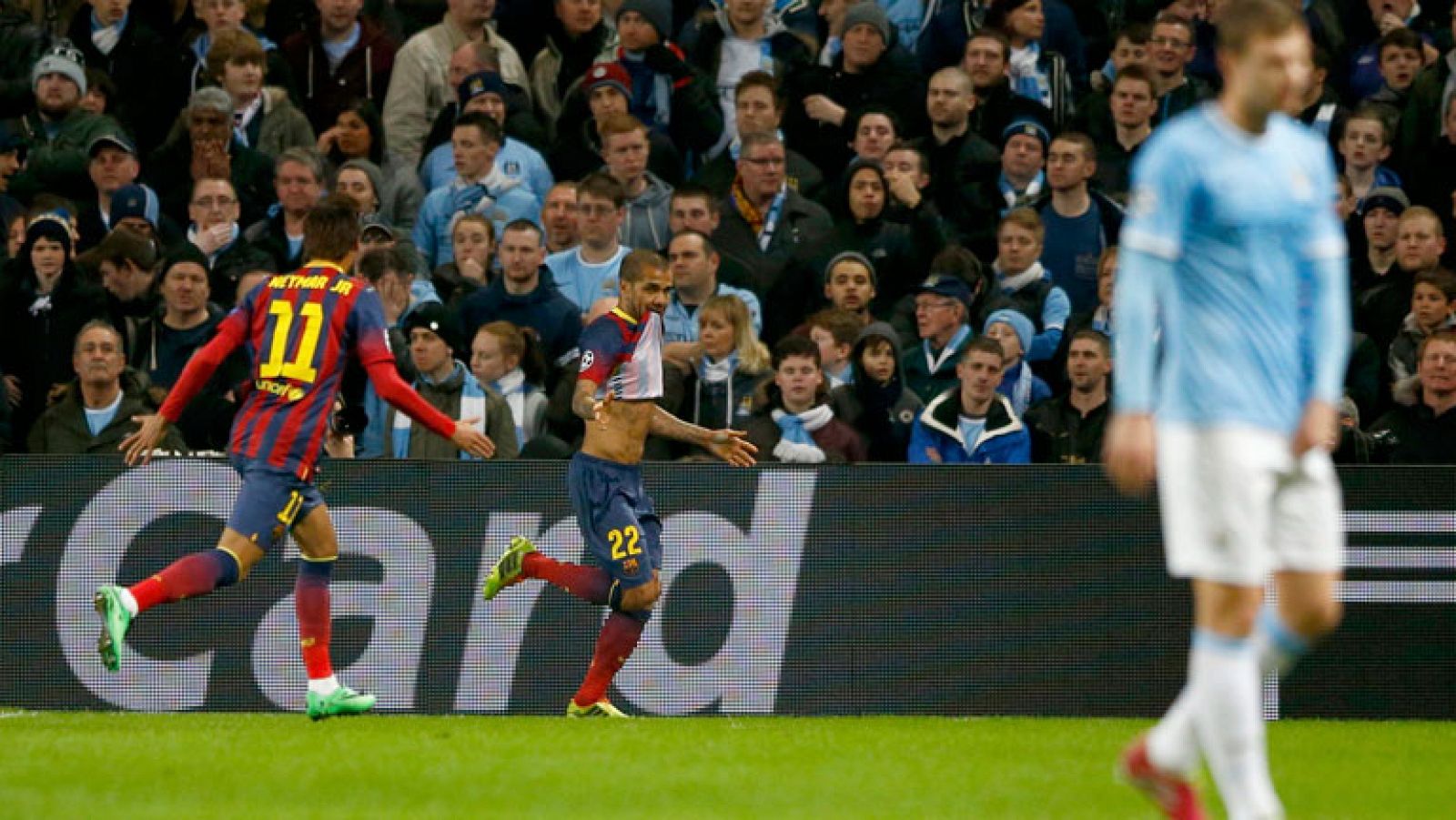 Sin programa: Alves deja casi hundido al City (0-2) | RTVE Play