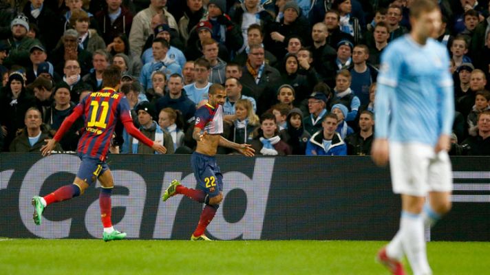 Champions League - Alves deja casi hundido al City (0-2)