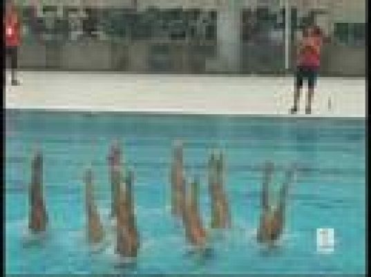  - El equipo de natación sincronizada