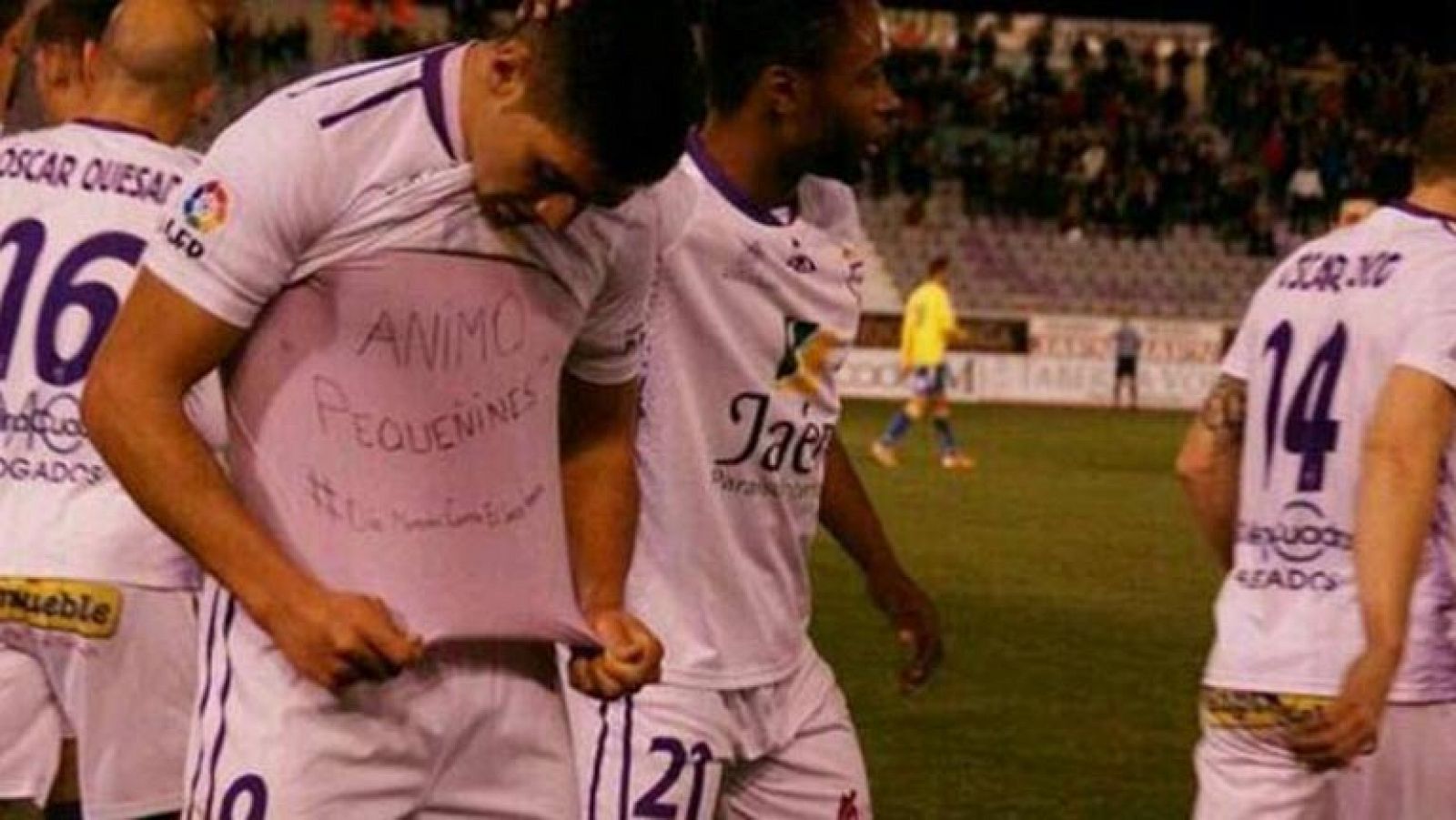 Telediario 1: Multan a un jugador del Jaén por apoyar a los niños con cáncer | RTVE Play