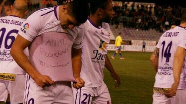 Telediario 1 - Multan a un jugador del Jaén por apoyar a los niños con cáncer
