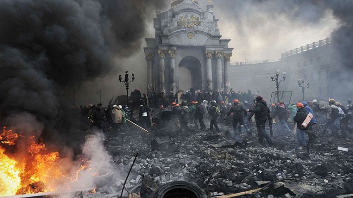 Decenas de muertos en un "jueves sangriento" en las calles de Kiev