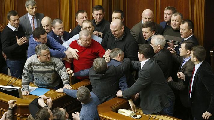 Golpes en el parlamento ucraniano 