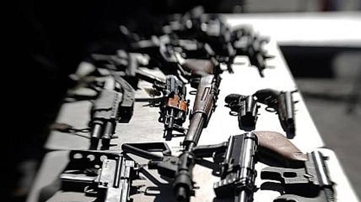 Telediario 1 - El tamaño real del arsenal de ETA: al menos 250 pistolas y más de una tonelada de polvo de aluminio