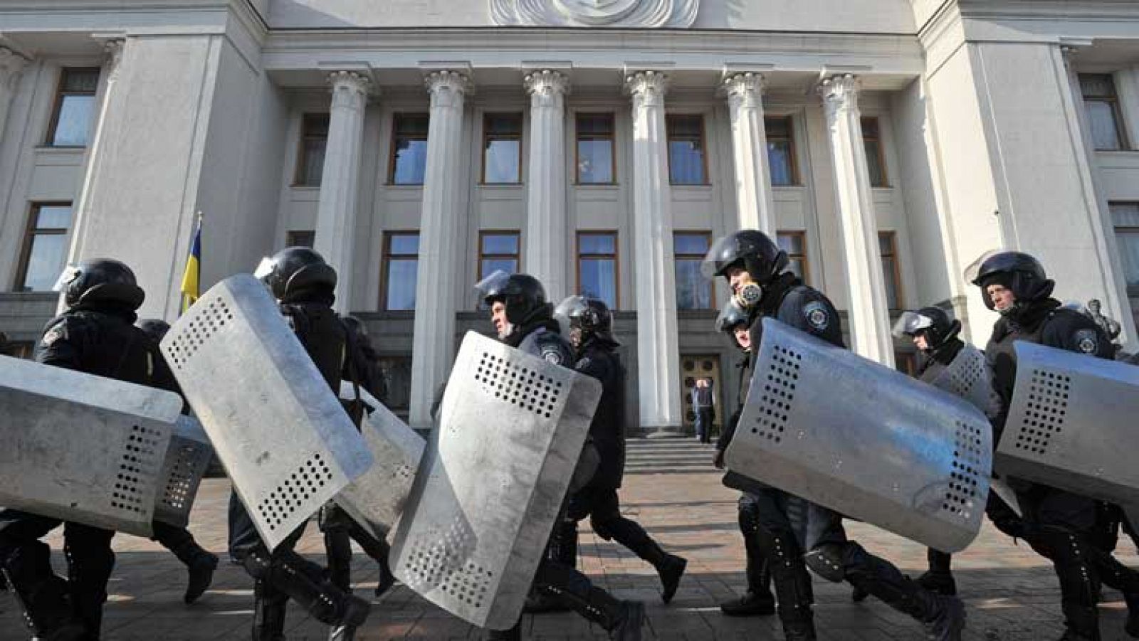 Telediario 1: Crisis política en Ucrania | RTVE Play