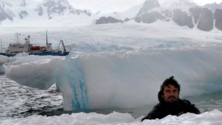 El reto es atravesar el mar Báltico esquiando y buceando